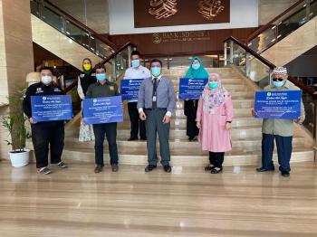 Kantor Perwakilan Wilayah (KpW) Bank Indonesia Provinsi Lampung Membagikan 3.726 Paket Sembako Peduli Covid-19 Kepada Masyarakat Terdampak Pandemi.